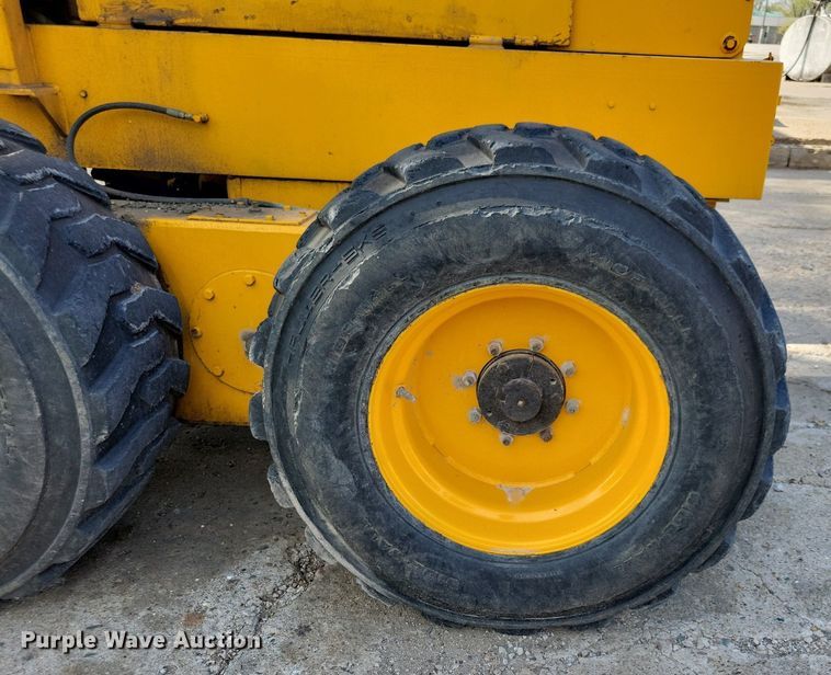 image for item JO9067 LEE G-550  motor grader