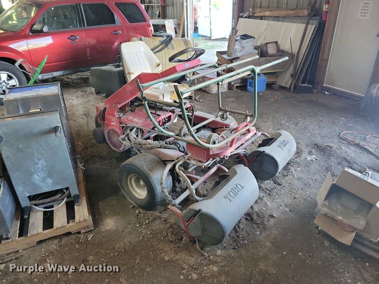 image for item JO9083 Toro Greensmaster 3000  greens mower