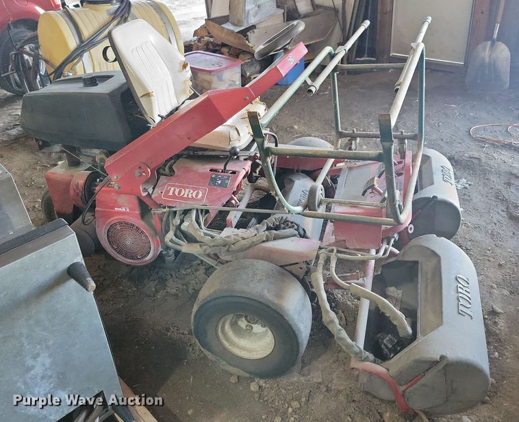 image for item JO9083 Toro Greensmaster 3000  greens mower