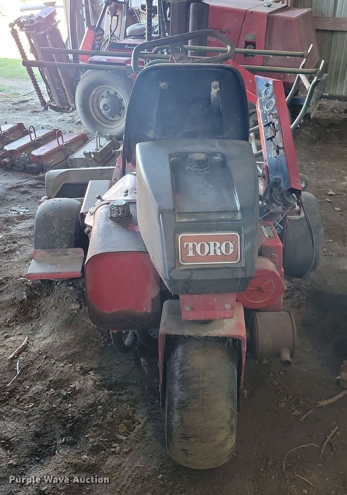 image for item JO9083 Toro Greensmaster 3000  greens mower