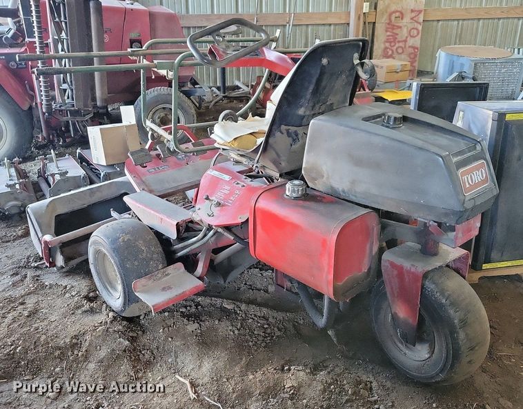 image for item JO9083 Toro Greensmaster 3000  greens mower