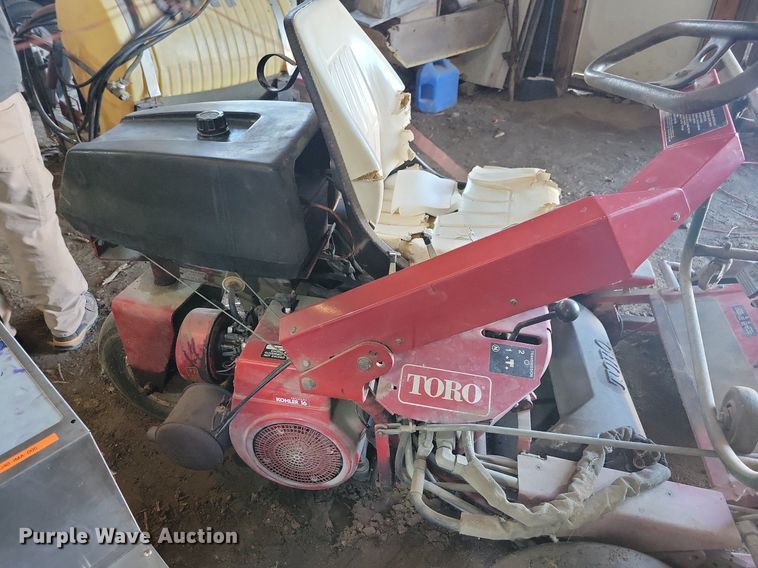 image for item JO9083 Toro Greensmaster 3000  greens mower