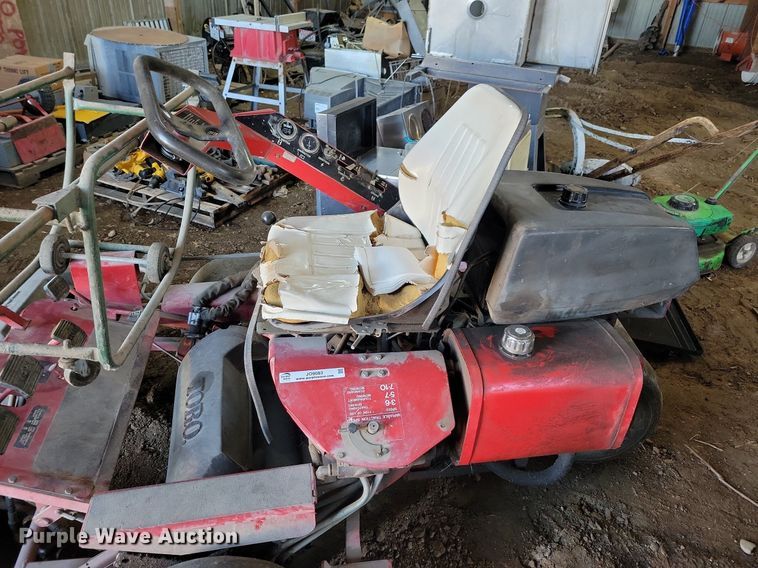 image for item JO9083 Toro Greensmaster 3000  greens mower