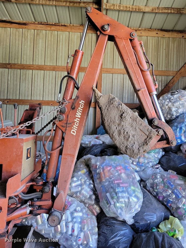 image for item JO9085 Ditch Witch R65  trencher