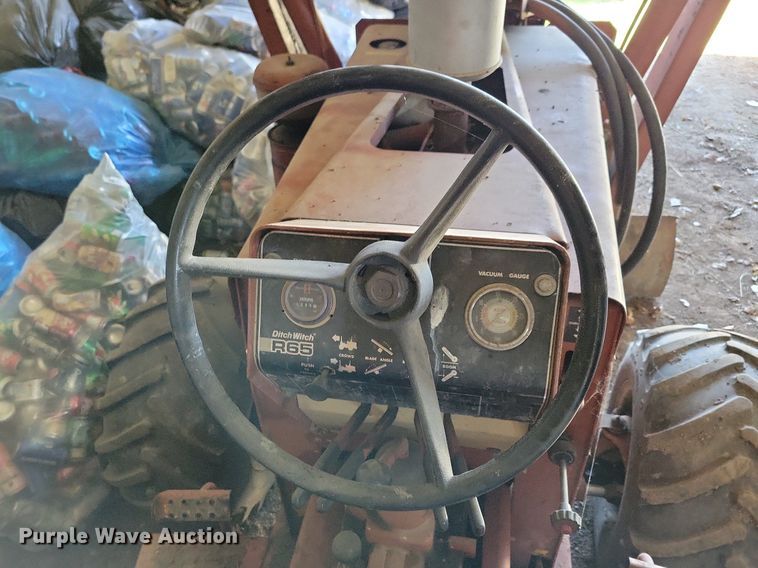 image for item JO9085 Ditch Witch R65  trencher