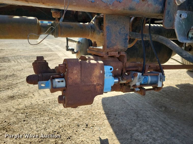 image for item JO9109 1985 Mack R688ST  semi truck