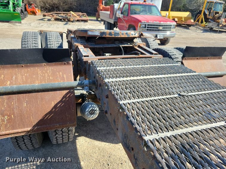 image for item JO9109 1985 Mack R688ST  semi truck