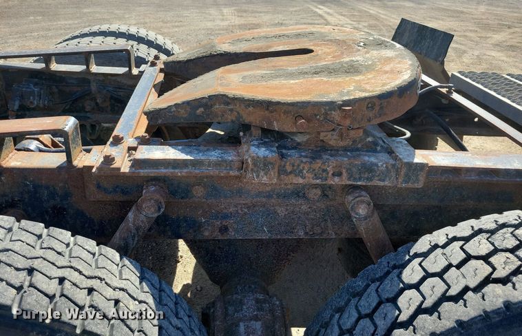 image for item JO9109 1985 Mack R688ST  semi truck