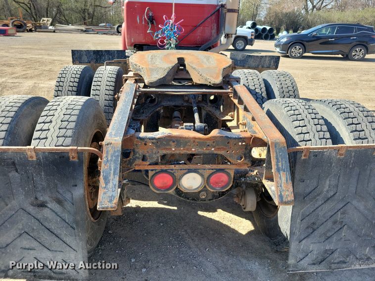 image for item JO9109 1985 Mack R688ST  semi truck