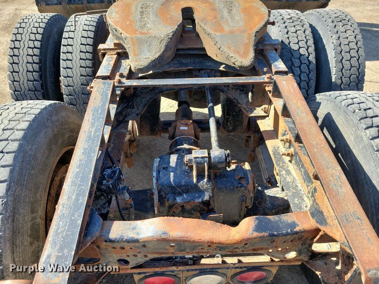 image for item JO9109 1985 Mack R688ST  semi truck