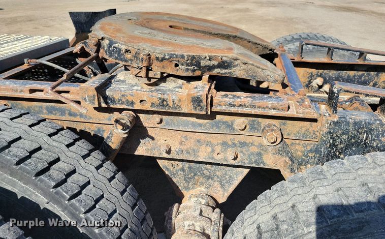 image for item JO9109 1985 Mack R688ST  semi truck