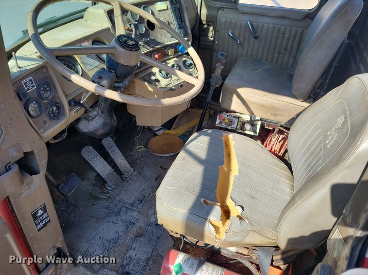 image for item JO9109 1985 Mack R688ST  semi truck