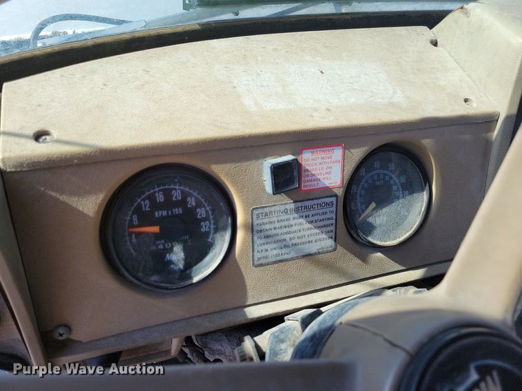 image for item JO9109 1985 Mack R688ST  semi truck