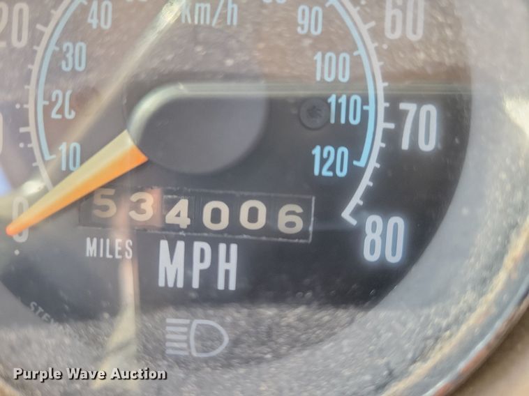 image for item JO9109 1985 Mack R688ST  semi truck