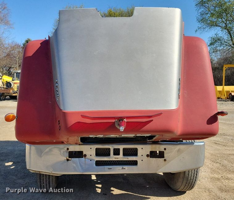 image for item JO9109 1985 Mack R688ST  semi truck