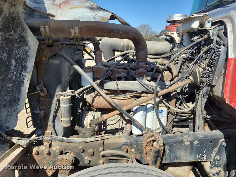 image for item JO9109 1985 Mack R688ST  semi truck