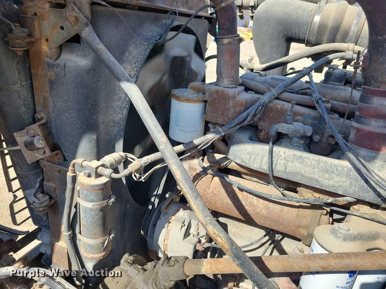 image for item JO9109 1985 Mack R688ST  semi truck