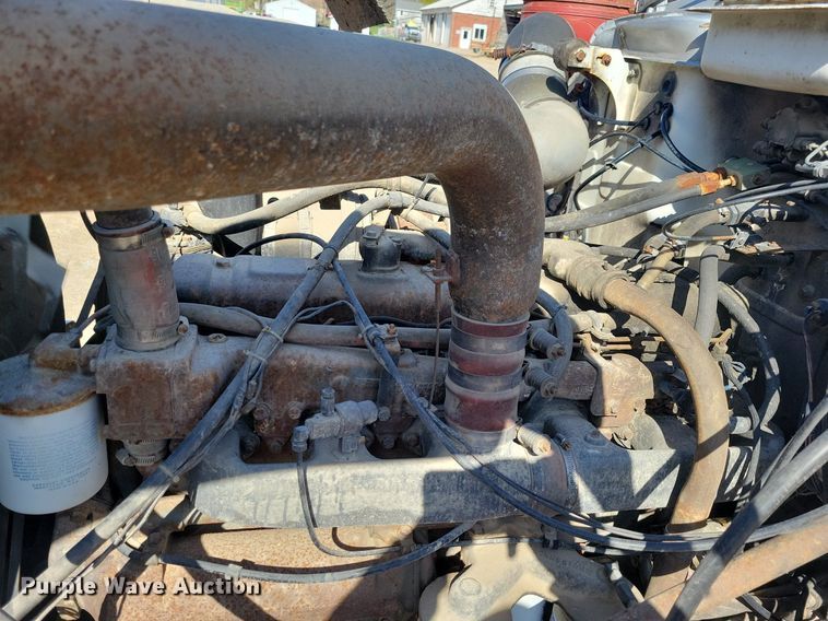 image for item JO9109 1985 Mack R688ST  semi truck