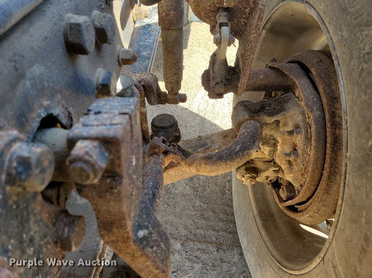 image for item JO9109 1985 Mack R688ST  semi truck