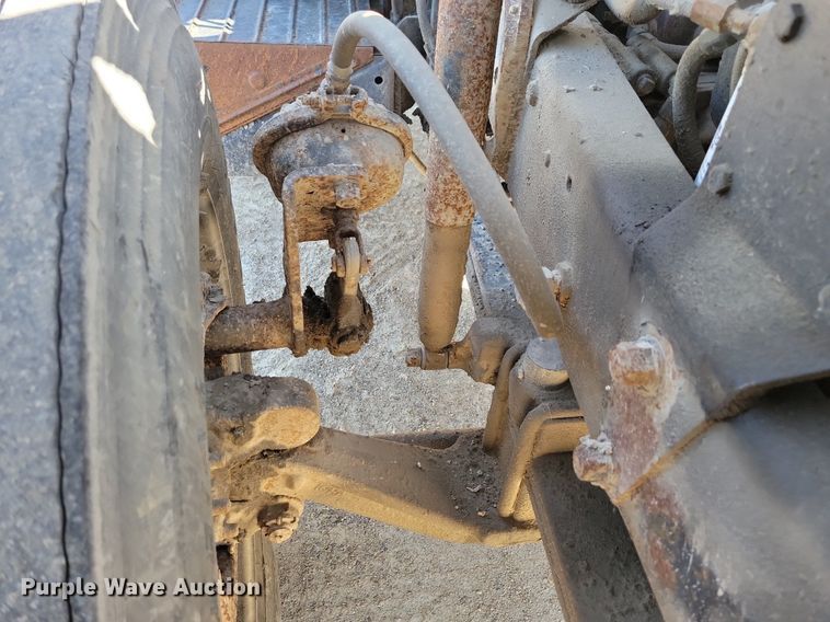 image for item JO9109 1985 Mack R688ST  semi truck