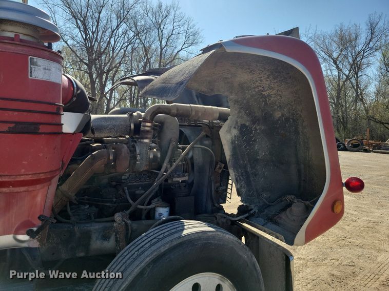 image for item JO9109 1985 Mack R688ST  semi truck