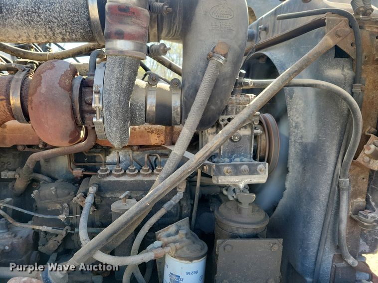 image for item JO9109 1985 Mack R688ST  semi truck