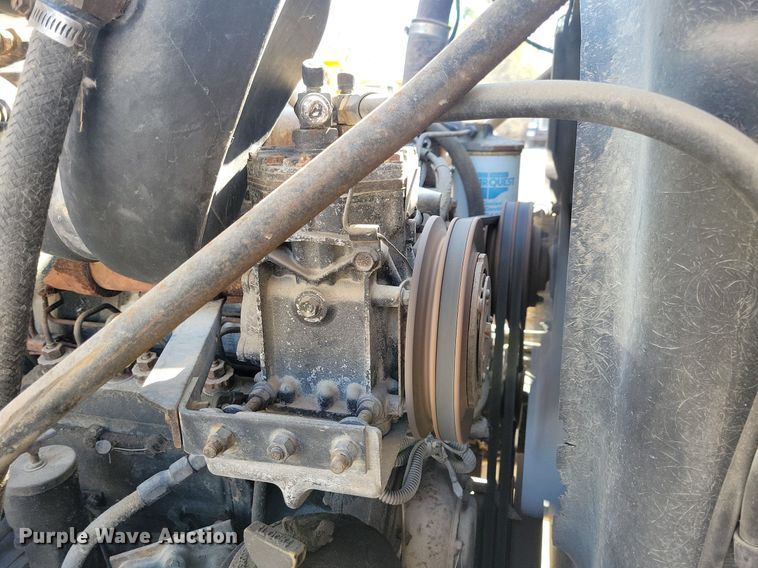 image for item JO9109 1985 Mack R688ST  semi truck