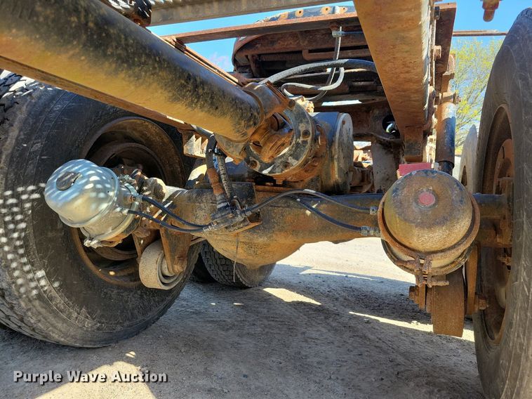 image for item JO9109 1985 Mack R688ST  semi truck