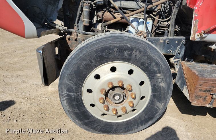 image for item JO9109 1985 Mack R688ST  semi truck