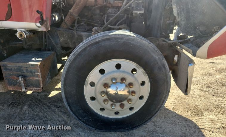 image for item JO9109 1985 Mack R688ST  semi truck