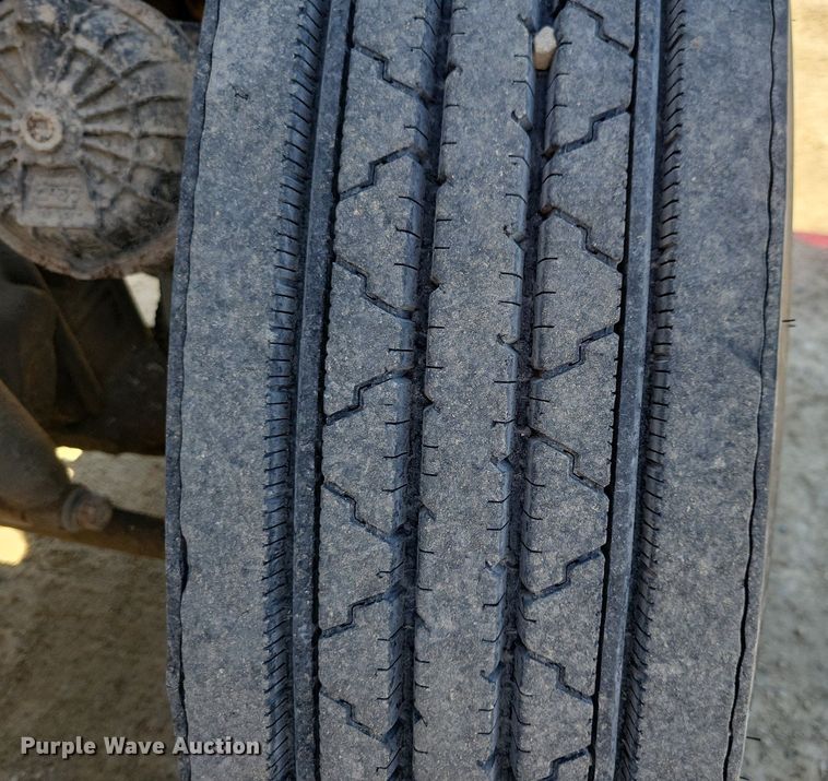 image for item JO9109 1985 Mack R688ST  semi truck