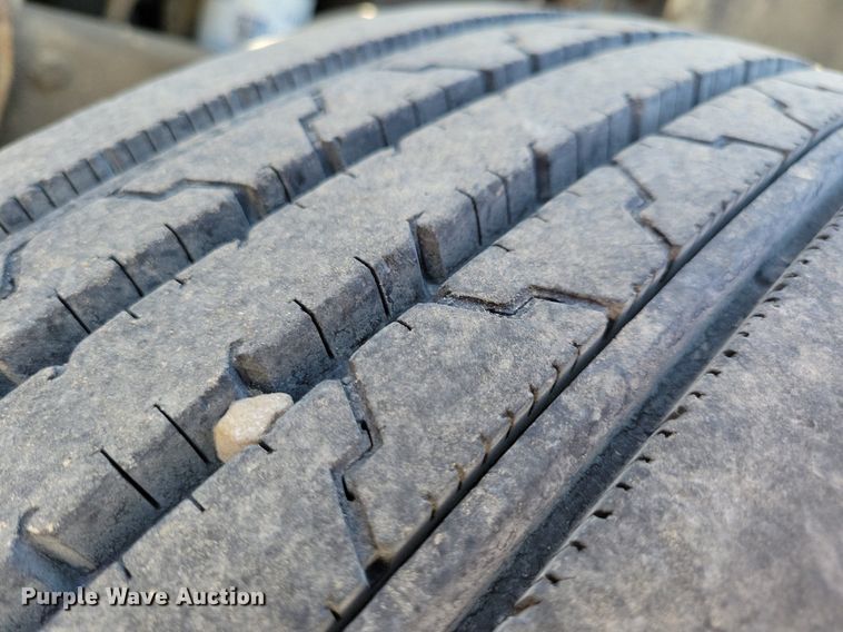 image for item JO9109 1985 Mack R688ST  semi truck