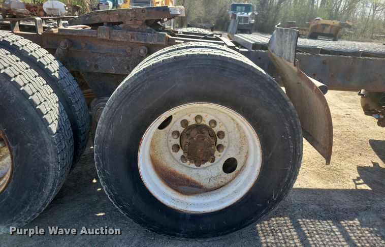 image for item JO9109 1985 Mack R688ST  semi truck