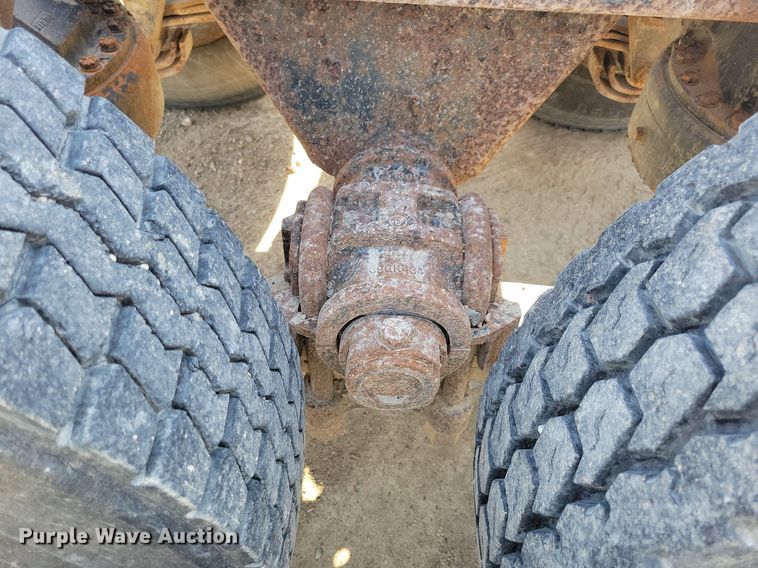 image for item JO9109 1985 Mack R688ST  semi truck