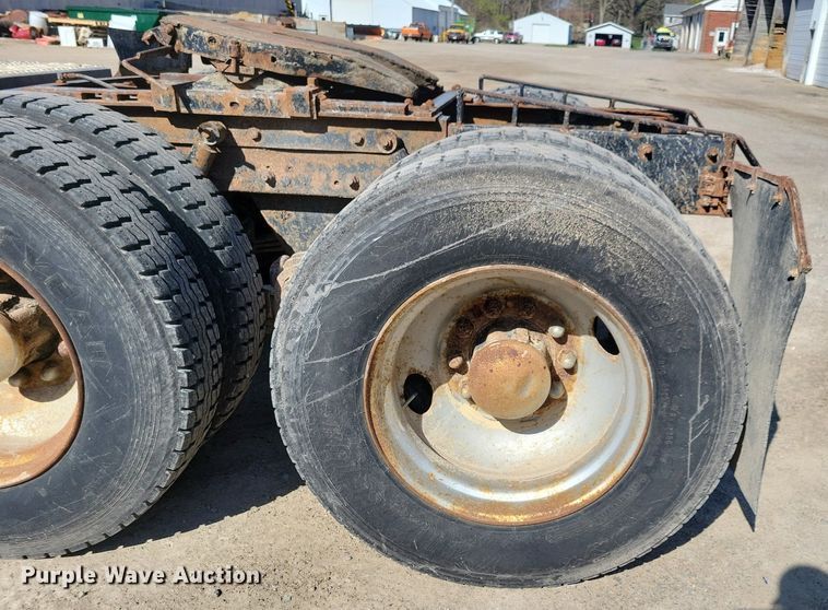 image for item JO9109 1985 Mack R688ST  semi truck