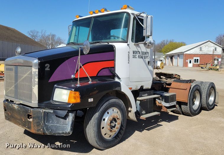 image for item JO9110 1992 White GMC WCA  semi truck