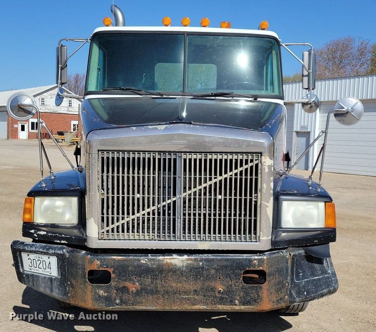 image for item JO9110 1992 White GMC WCA  semi truck