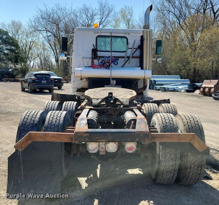 image for item JO9110 1992 White GMC WCA  semi truck