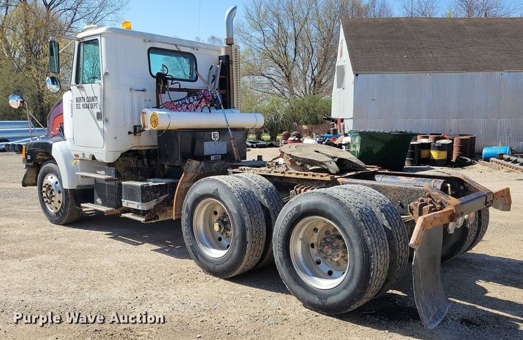 image for item JO9110 1992 White GMC WCA  semi truck