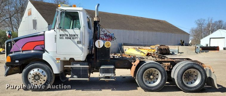 image for item JO9110 1992 White GMC WCA  semi truck