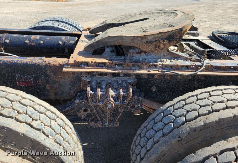 image for item JO9110 1992 White GMC WCA  semi truck