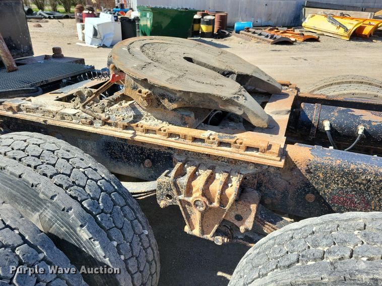 image for item JO9110 1992 White GMC WCA  semi truck