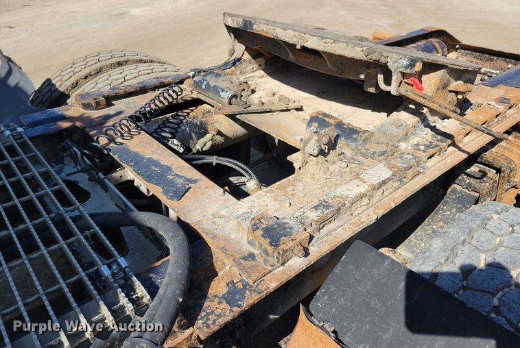 image for item JO9110 1992 White GMC WCA  semi truck