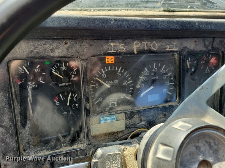 image for item JO9110 1992 White GMC WCA  semi truck