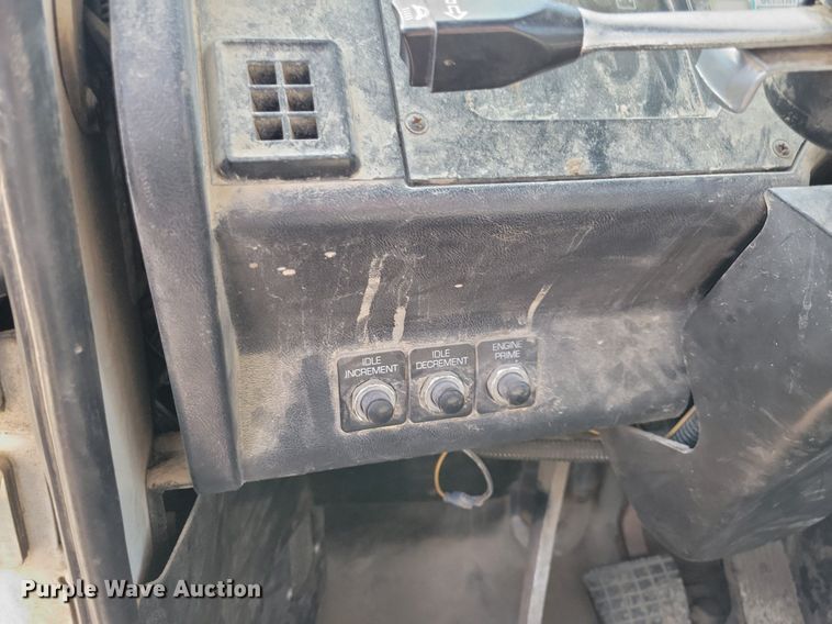 image for item JO9110 1992 White GMC WCA  semi truck