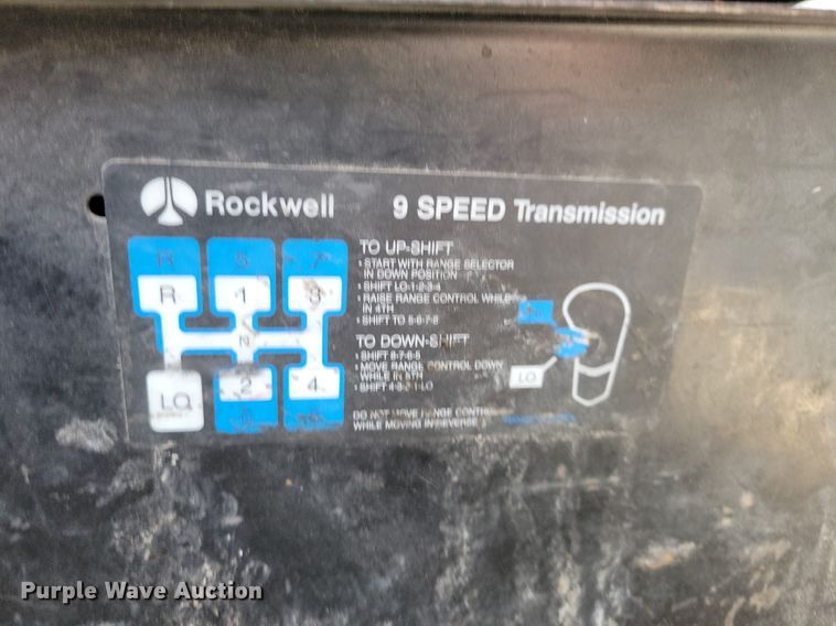 image for item JO9110 1992 White GMC WCA  semi truck