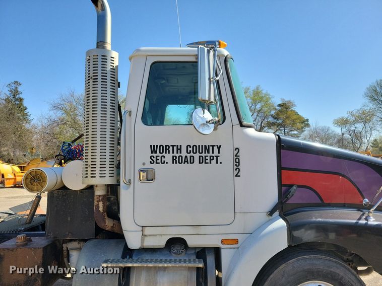 image for item JO9110 1992 White GMC WCA  semi truck