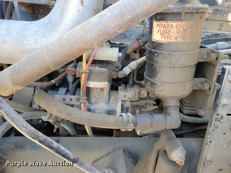 image for item JO9110 1992 White GMC WCA  semi truck