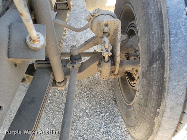 image for item JO9110 1992 White GMC WCA  semi truck