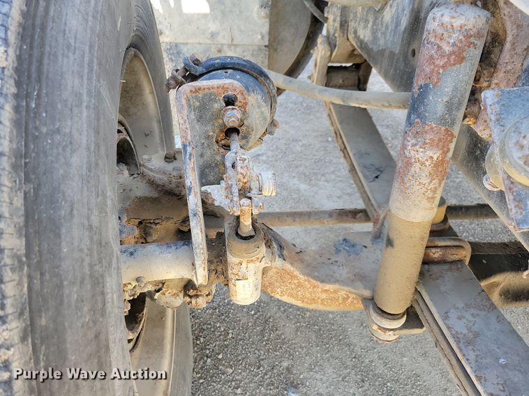 image for item JO9110 1992 White GMC WCA  semi truck